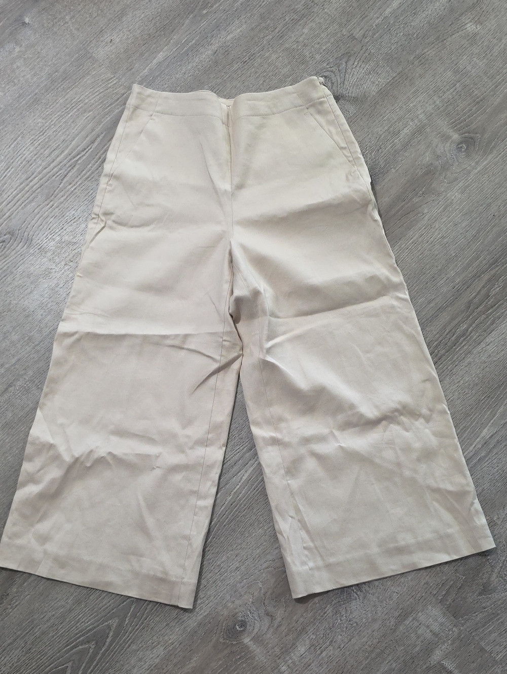 Ann Taylor Neutral Cream Wide-Leg Culottes